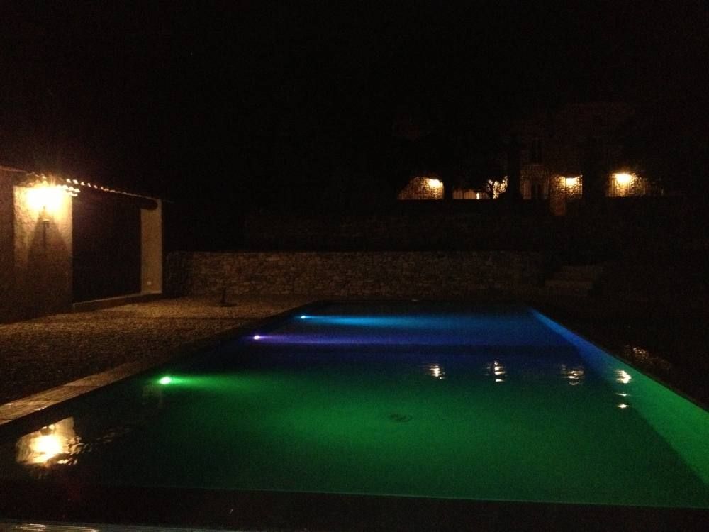 Clansayes - Piscine éclairée